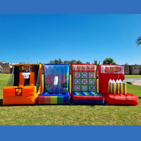 Juego de feria con césped y arboles de fondo